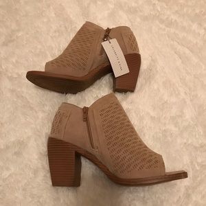 Celebrity Pink shoes